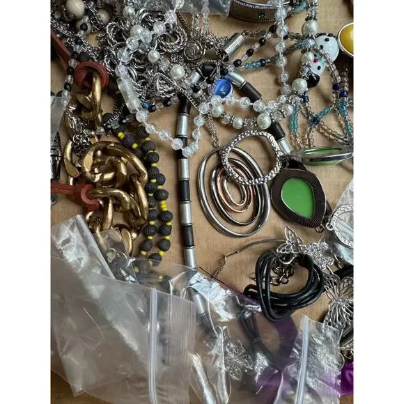 3lb jewelry mix. Craft. Wear. Resell. Vintage to now. - Picture 6 of 12